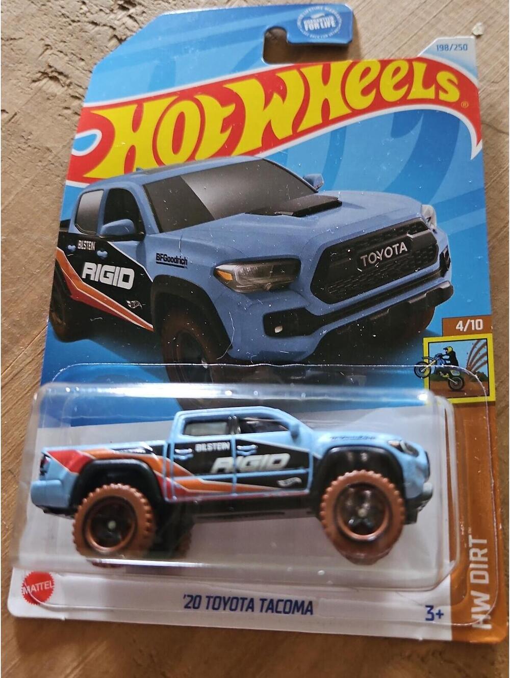 Hot wheels 20 Toyota Tacoma  hw dirt series 4 of 10